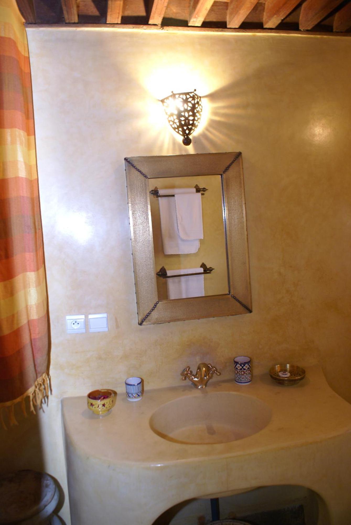Riad Attarine Fes Luaran gambar